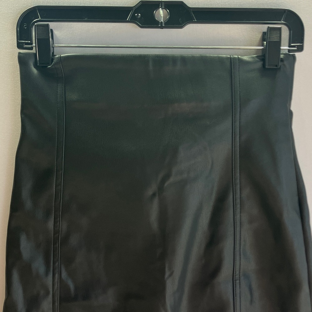 Elegant Black Women's Leather Skirt - Picture 5 of 5